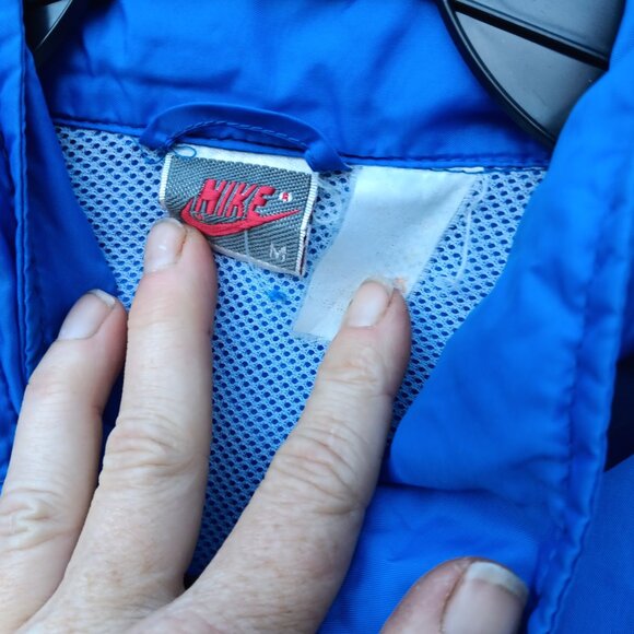 Vintage size medium NIKE windbreaker with zip-away hood - Picture 5 of 8